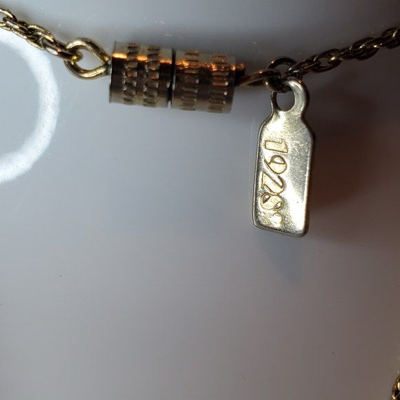 1928 Porcelain Rose Heart Pendant Necklace Antique Style Gold Tone Chain - Picture 3 of 3